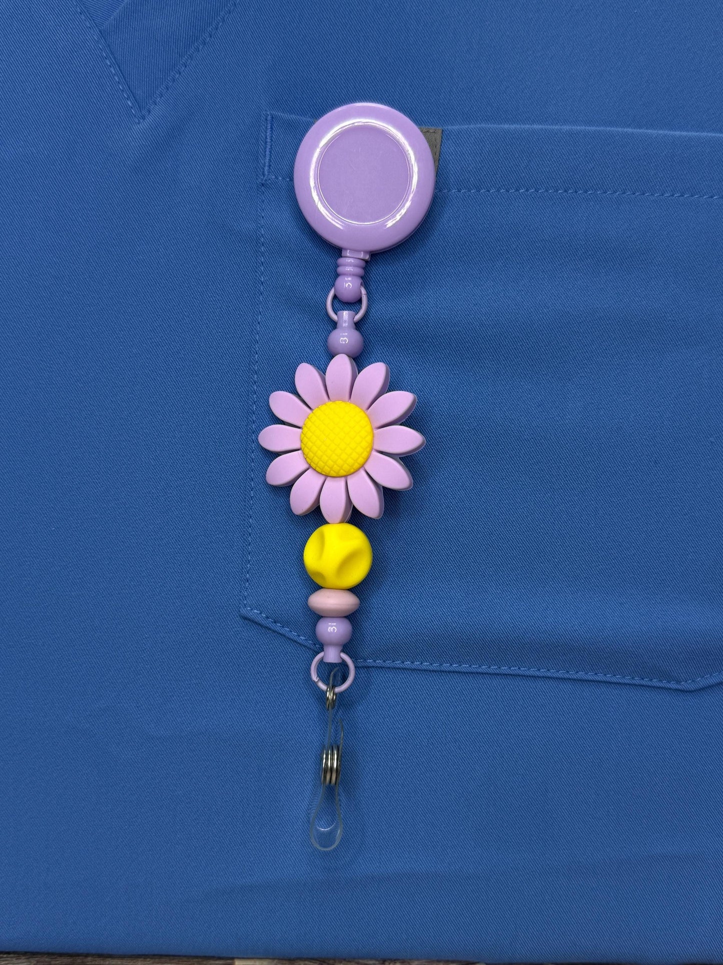 Medical Id Badge Holder Daisy Beaded Badge Reel Lightweight ID Holder for Nurses Rpn Rn Psw Hca Dentistry Health Care Gift for her