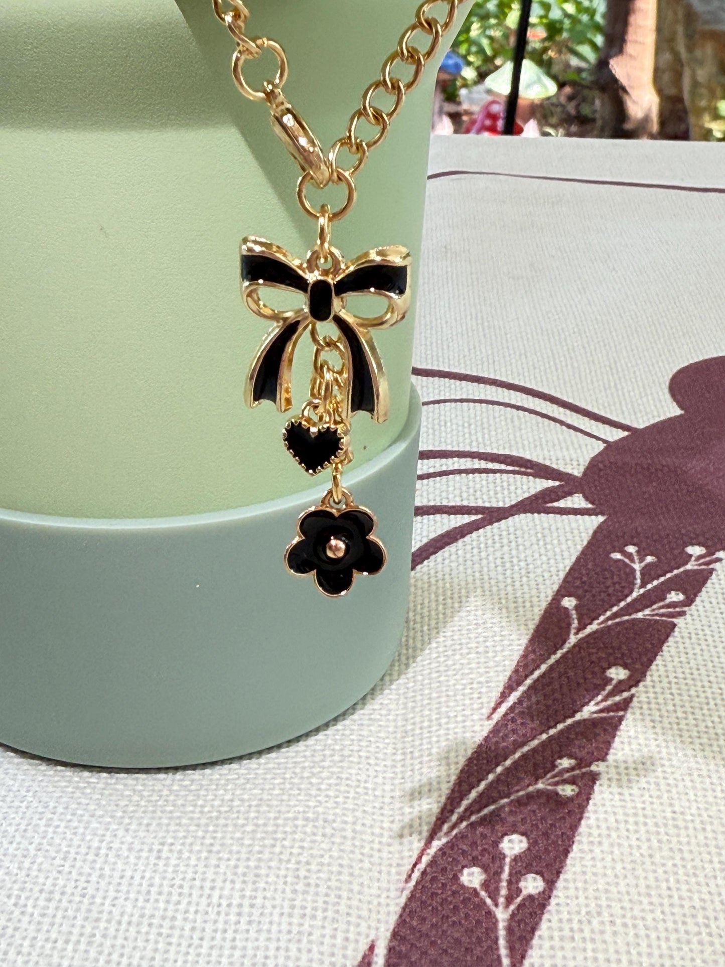 Black Enamel Tumbler Charm β Elegant Stanley Cup Accessories, Gold Chain Bow & Heart, Trendy Drinkware Gift for Her, Olivia Rodrigo, Swiftie