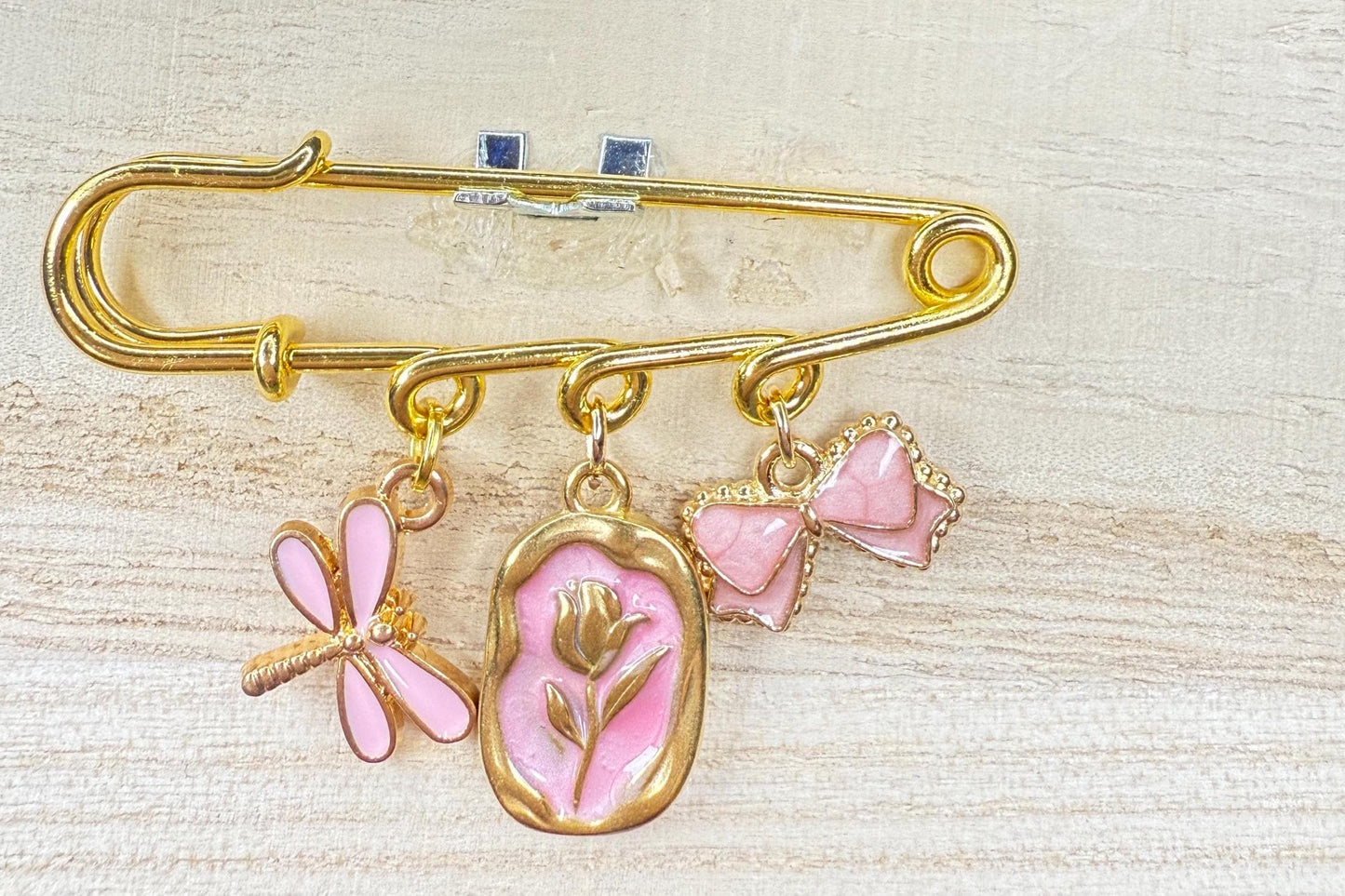 Hearts are Aflutter Kilt Pins – Valentine’s Day Collection