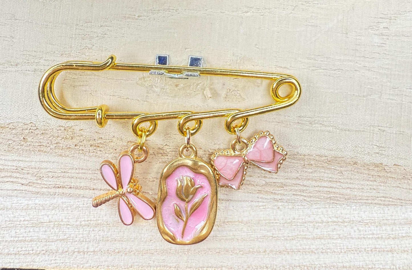 Hearts are Aflutter Kilt Pins – Valentine’s Day Collection