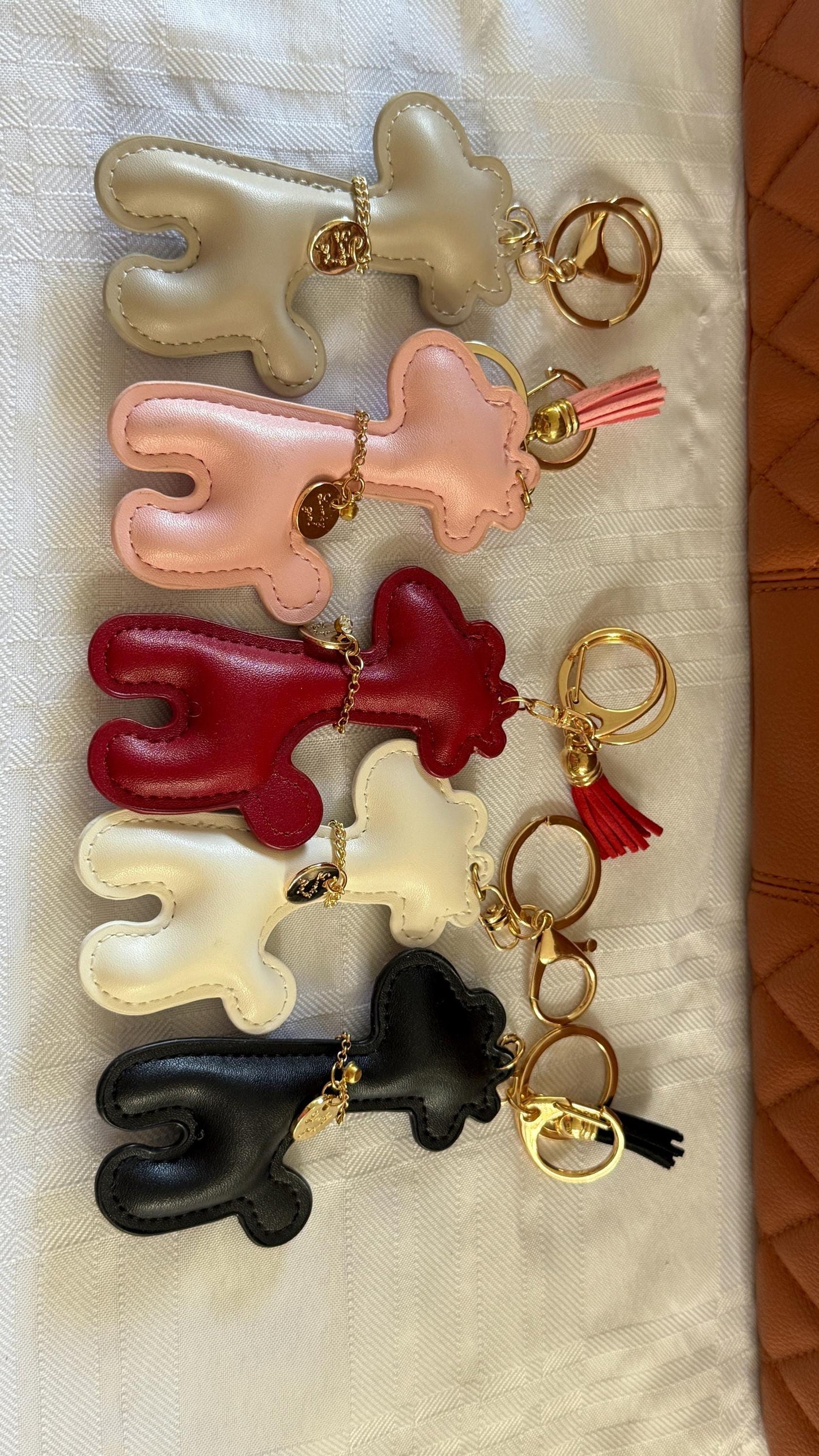 Giraffe Purse Pet Charm 4" Vegan Leather Bag Accessory | Faux Leather Giraffe Keychain for Handbags, Backpacks & Totes | Cute Gift for Her